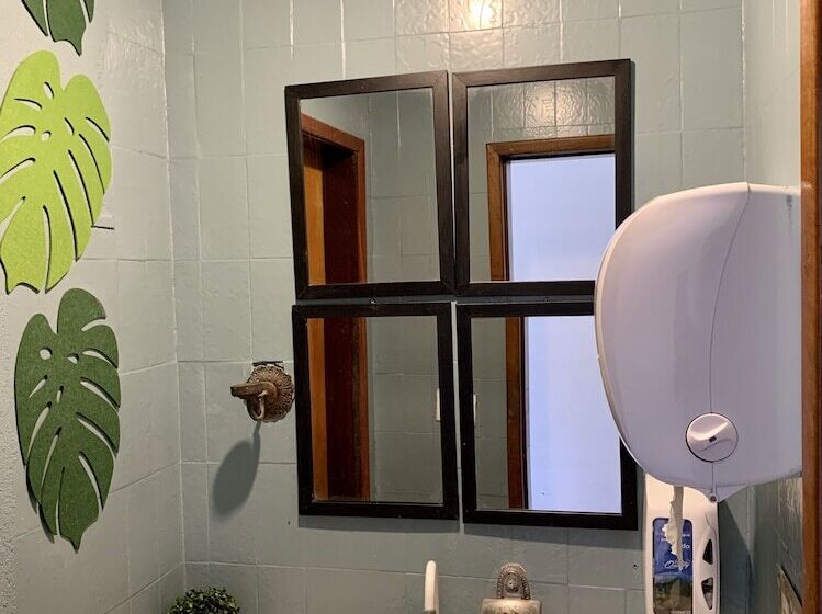 A Coroa Hostel & Suites