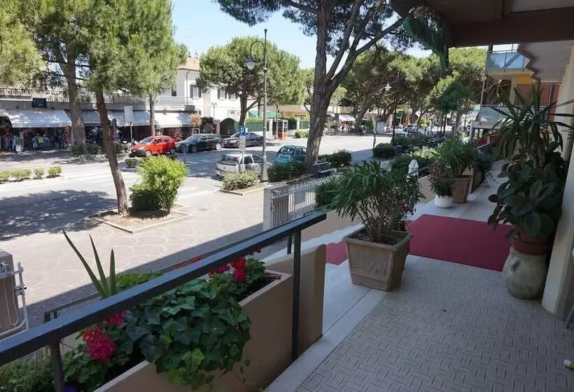 مسافرخانه Giardino