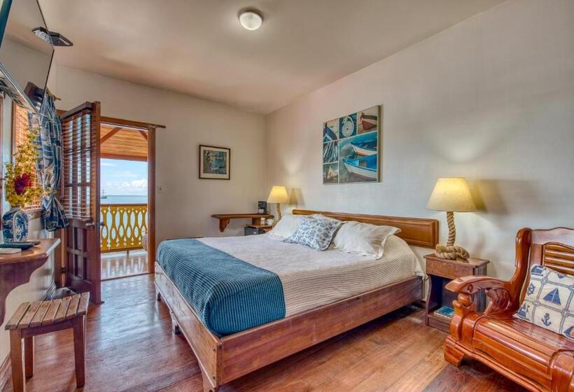 هتل Bocas Del Toro