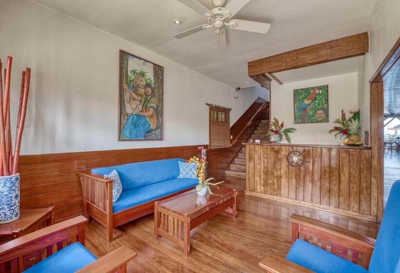 هتل Bocas Del Toro