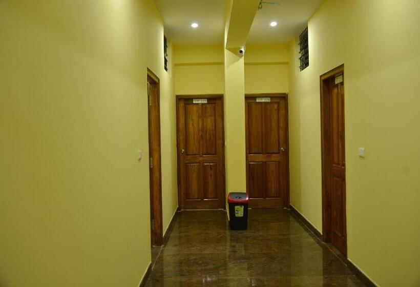 فندق Golden Nest