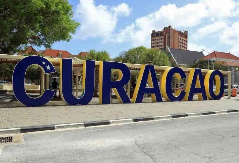 هتل Willemstad Resort