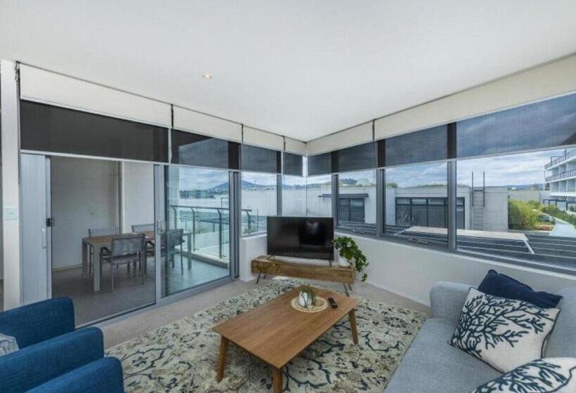 Lakefront 116 Kingston Act