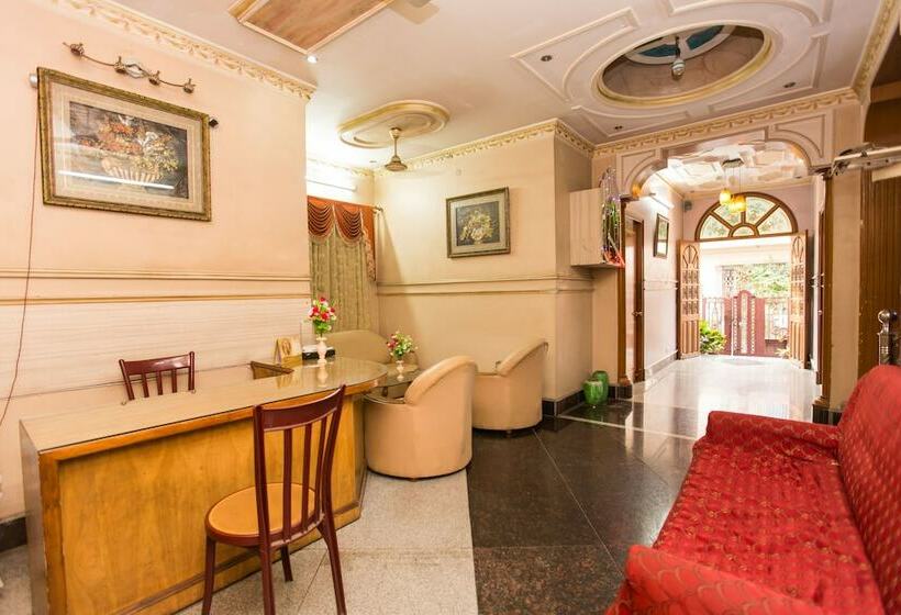 Landmark Ab Block Hotel By Oyo Rooms