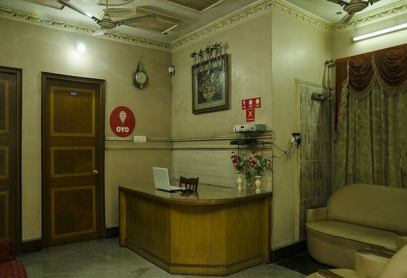 Landmark Ab Block Hotel By Oyo Rooms