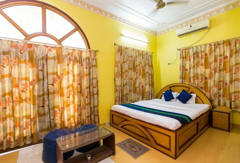 Landmark Ab Block Hotel By Oyo Rooms