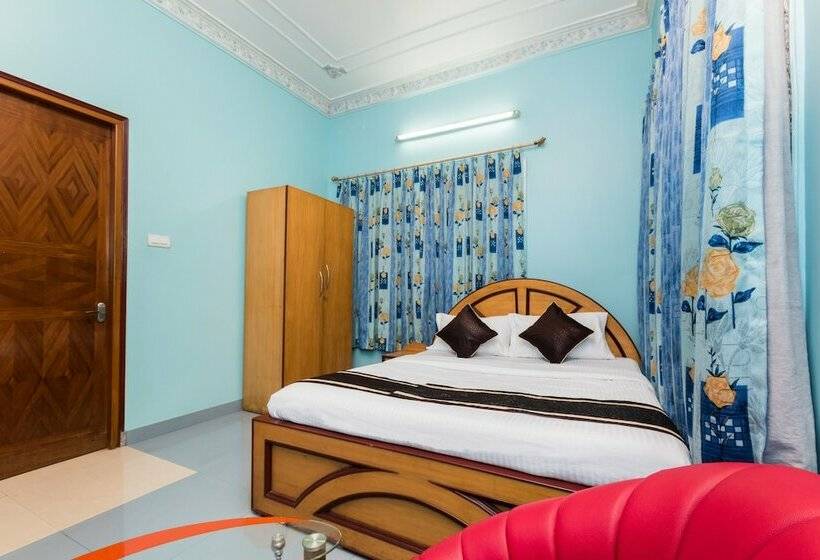 Landmark Ab Block Hotel By Oyo Rooms