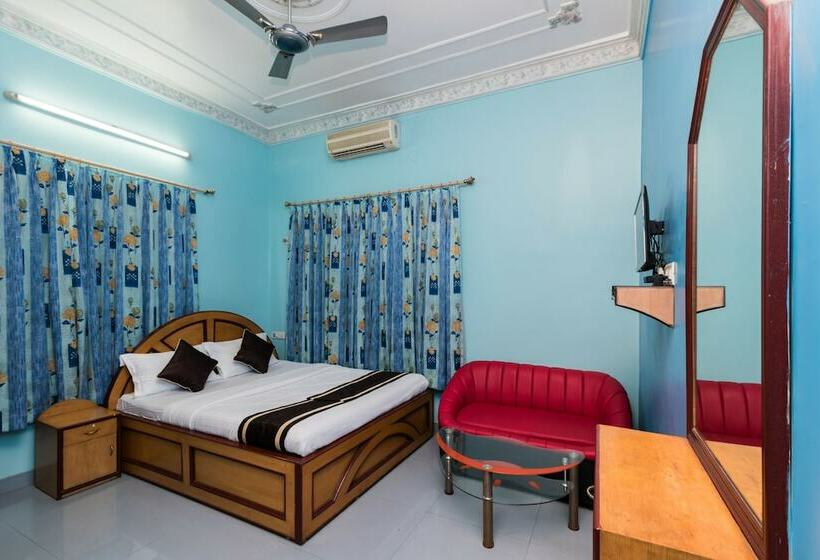 Landmark Ab Block Hotel By Oyo Rooms