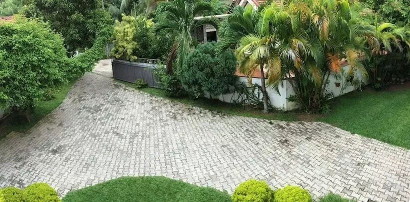 ペンション New White House