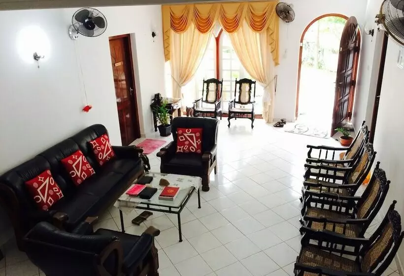 ペンション New White House