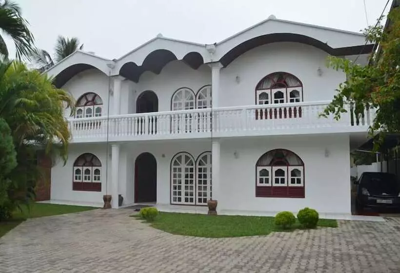 ペンション New White House