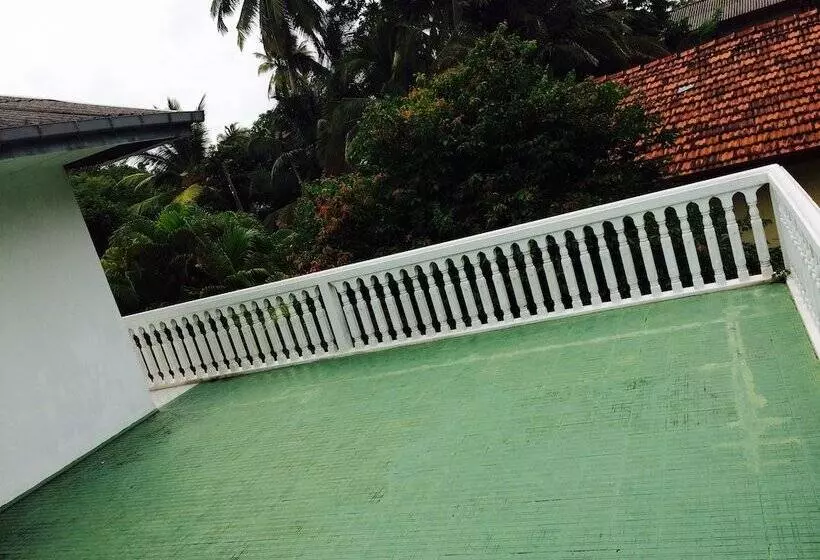 ペンション New White House