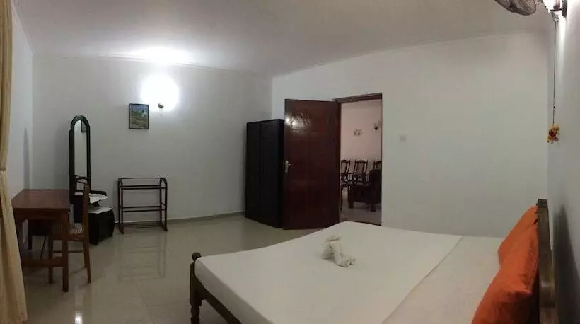 ペンション New White House