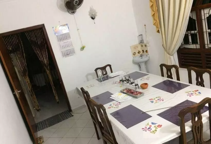 ペンション New White House