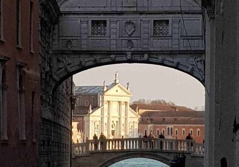 پانسیون Venice Lion Residence Vespucci