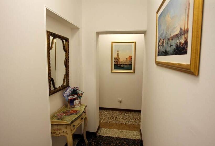 پانسیون Venice Lion Residence Vespucci