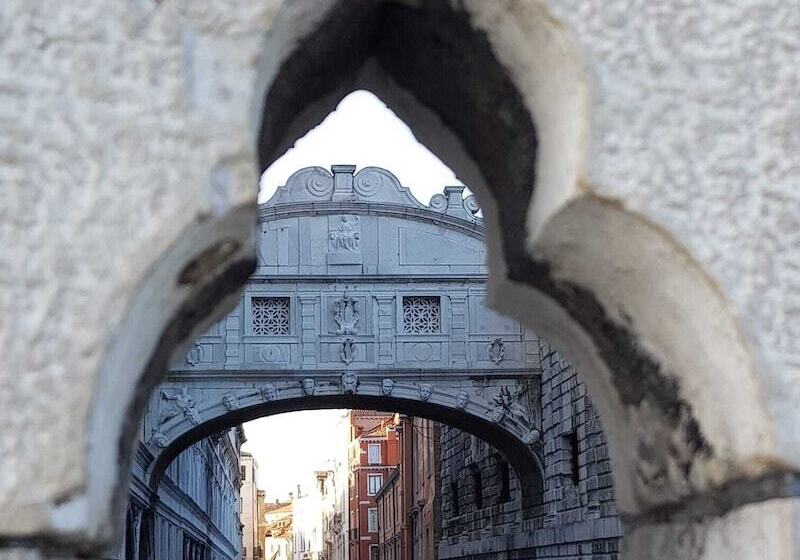 پانسیون Venice Lion Residence Vespucci