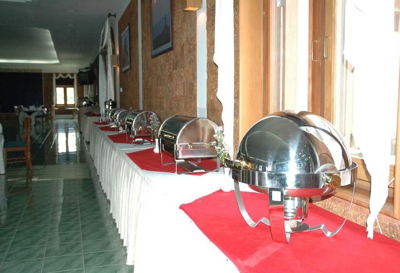 هتل Aye Thar Yar Golf Resort