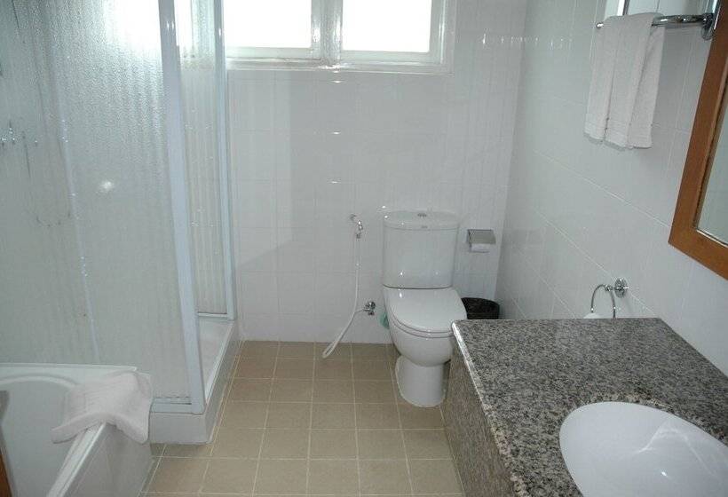 هتل Aye Thar Yar Golf Resort