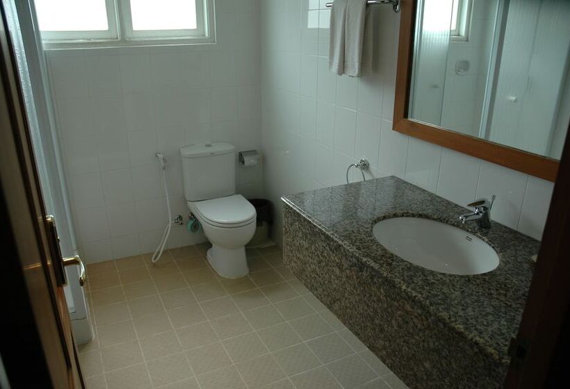 هتل Aye Thar Yar Golf Resort