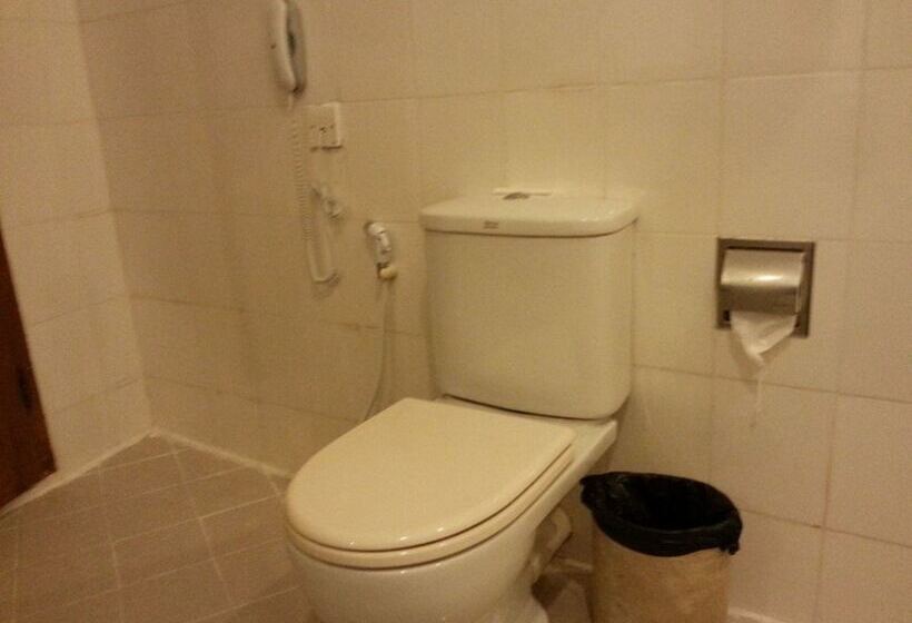 هتل Aye Thar Yar Golf Resort