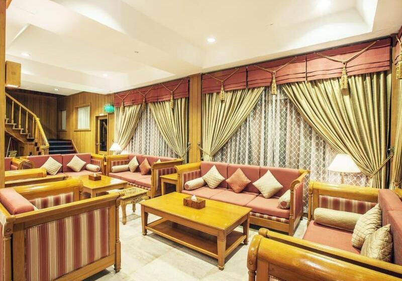 هتل Aye Thar Yar Golf Resort