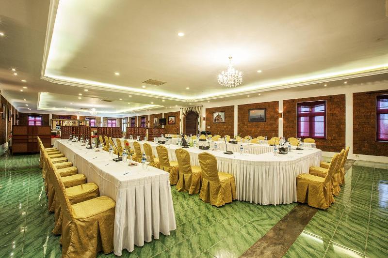 هتل Aye Thar Yar Golf Resort