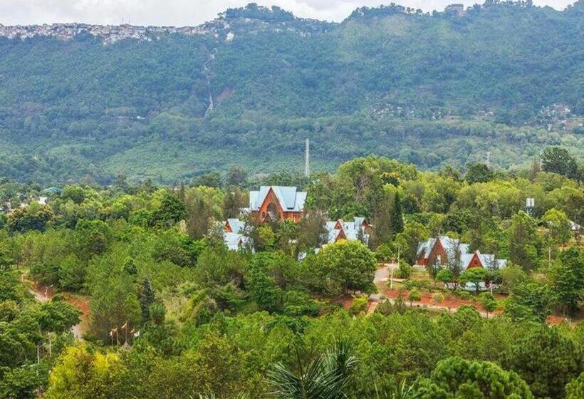 هتل Aye Thar Yar Golf Resort