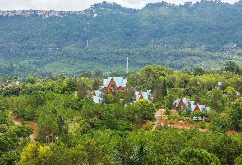 هتل Aye Thar Yar Golf Resort