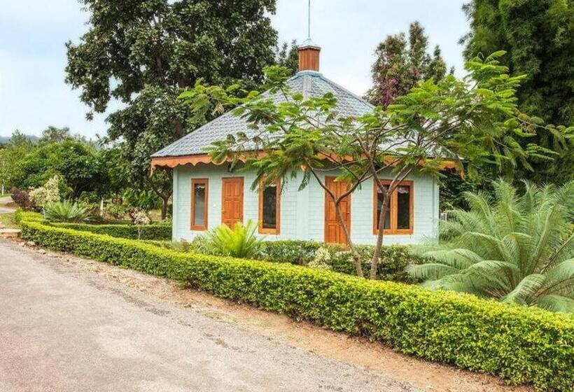 هتل Aye Thar Yar Golf Resort