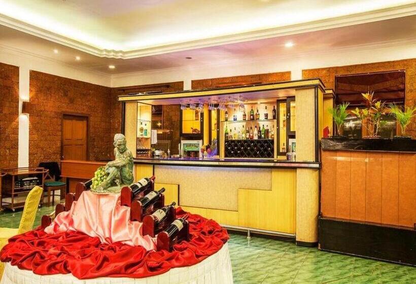 هتل Aye Thar Yar Golf Resort