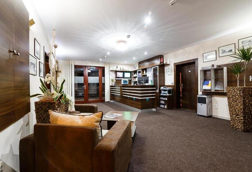 Grand Hotel Senica, Garni