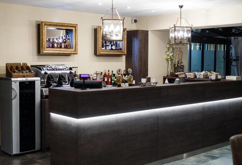 Grand Hotel Senica, Garni