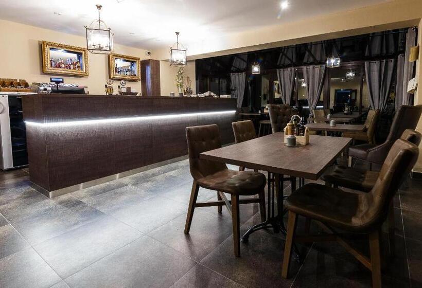 Grand Hotel Senica, Garni