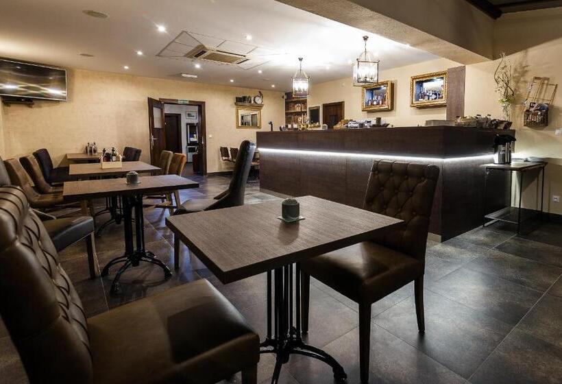 Grand Hotel Senica, Garni