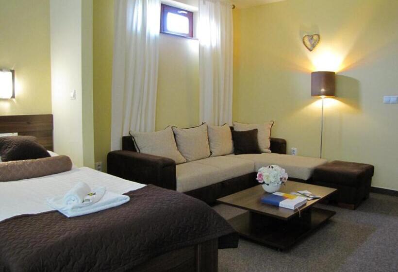 Grand Hotel Senica, Garni