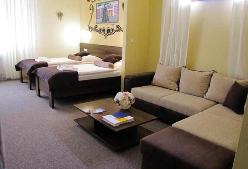 Grand Hotel Senica, Garni