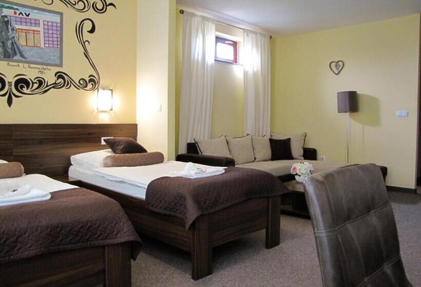 Grand Hotel Senica, Garni