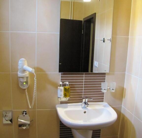 Grand Hotel Senica, Garni