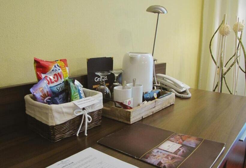 Grand Hotel Senica, Garni