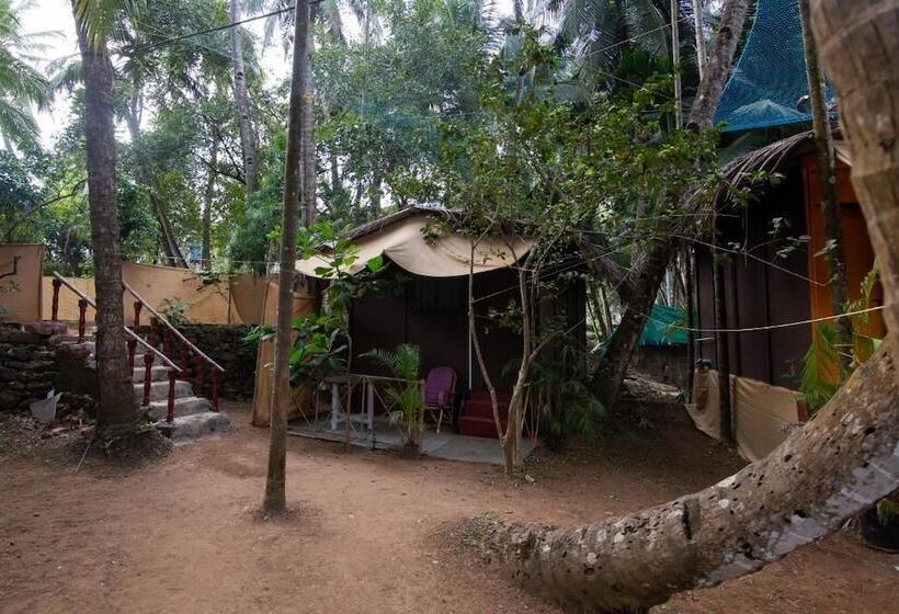 Отель Saturn Beach Cottage