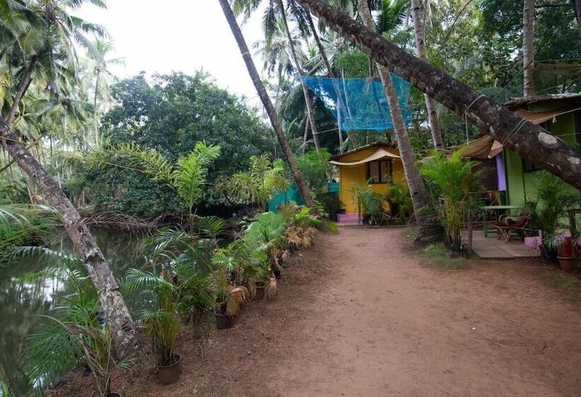 Отель Saturn Beach Cottage