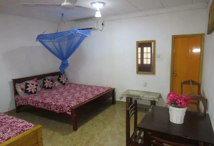 ホテル Thisara Pool Resort Kataragama & Yala & Kabiliththa Safari