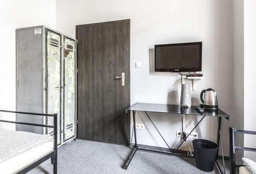 Mish Mash Nowogrodzka   Hostel