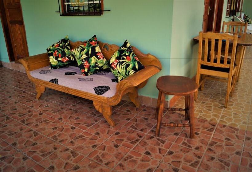 پانسیون Chez May Paule Guesthouse