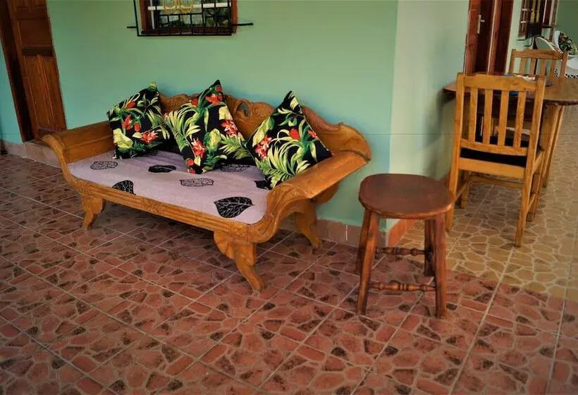 پانسیون Chez May Paule Guesthouse