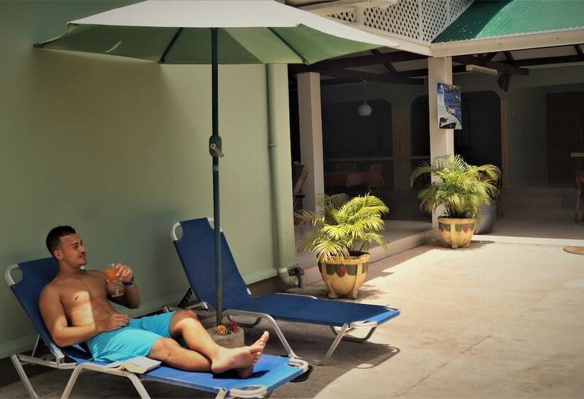 پانسیون Chez May Paule Guesthouse