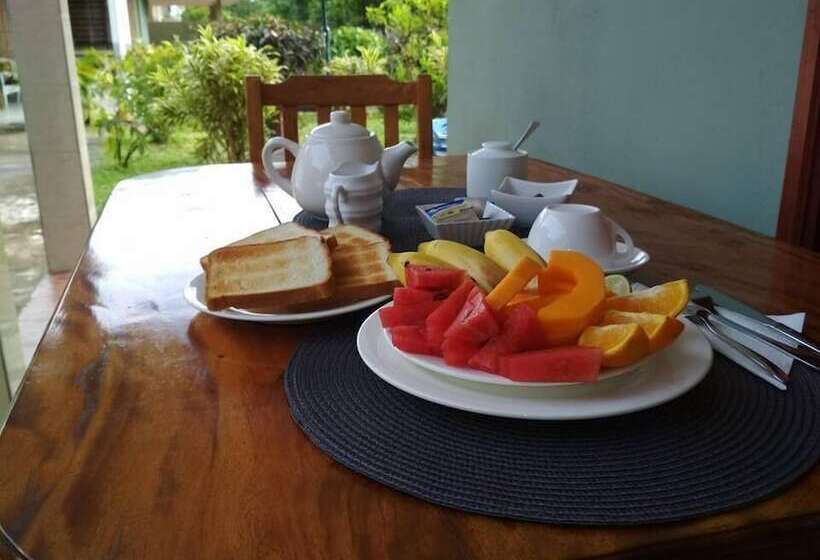 پانسیون Chez May Paule Guesthouse