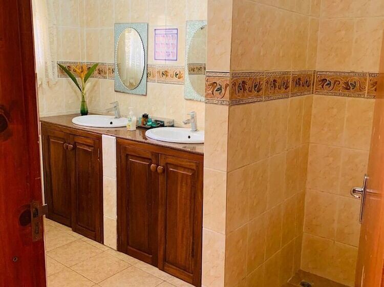 پانسیون Chez May Paule Guesthouse