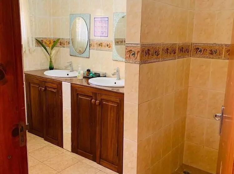 پانسیون Chez May Paule Guesthouse